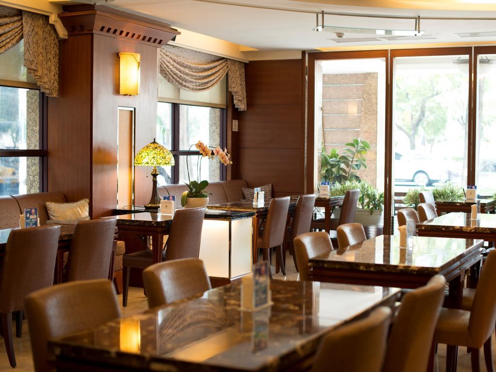 Hotel Dion Taichung Extérieur photo