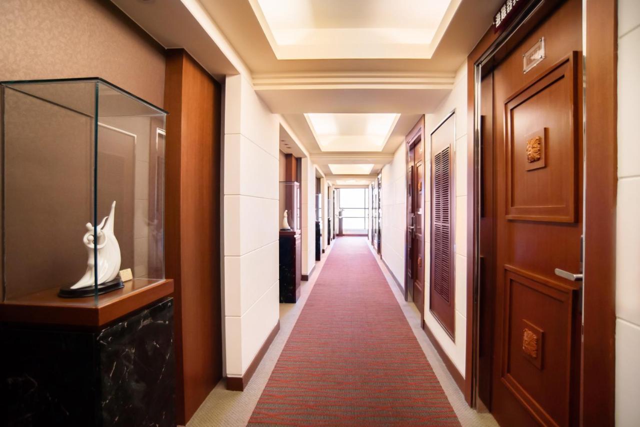 Hotel Dion Taichung Extérieur photo