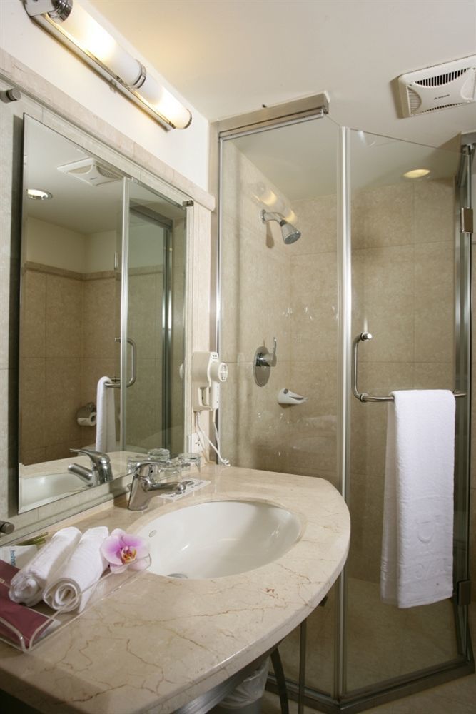 Hotel Dion Taichung Extérieur photo