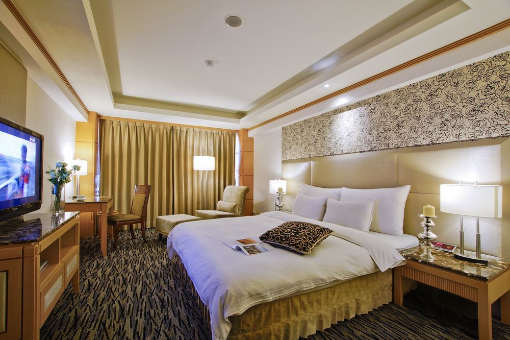 Hotel Dion Taichung Extérieur photo