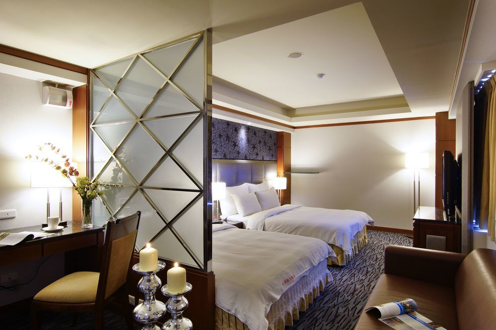 Hotel Dion Taichung Extérieur photo