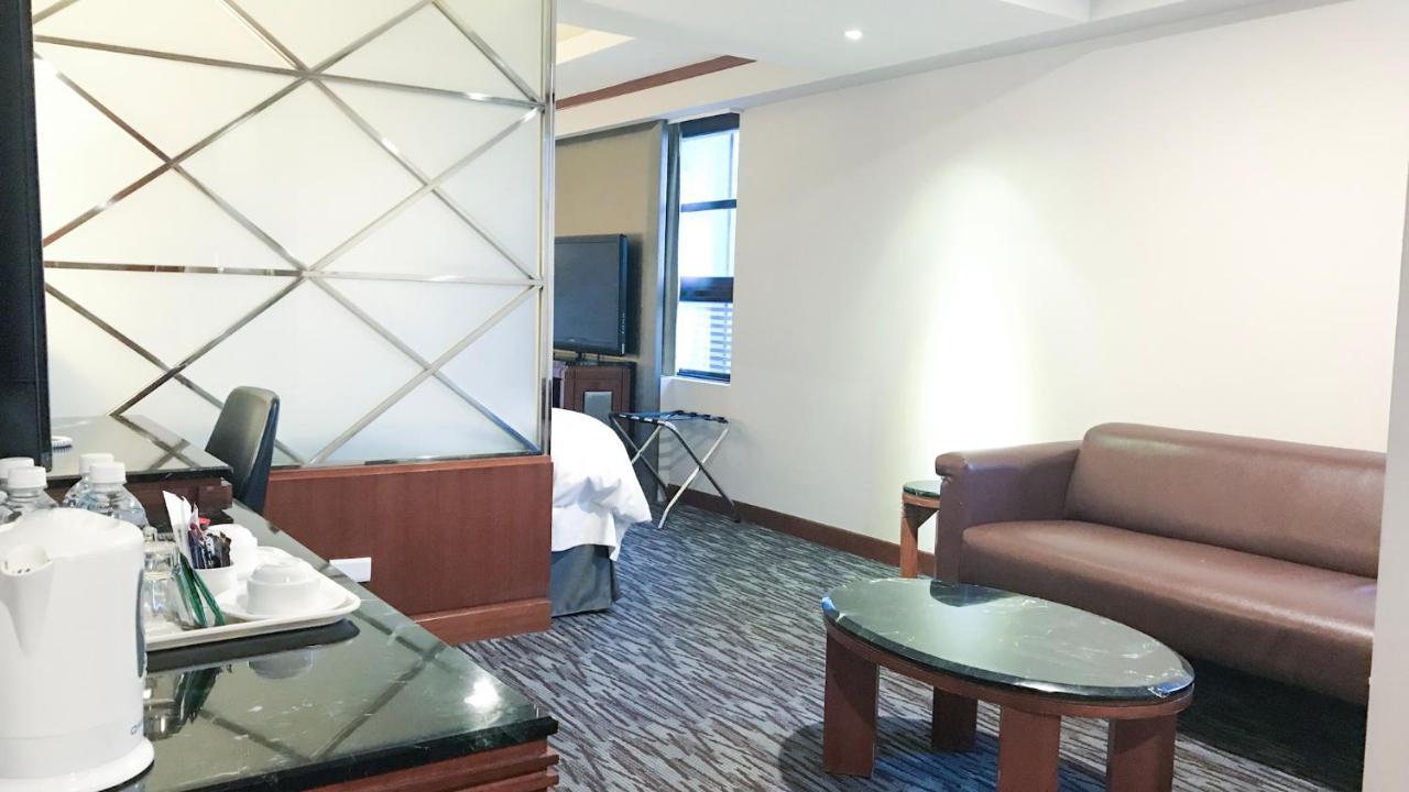 Hotel Dion Taichung Extérieur photo
